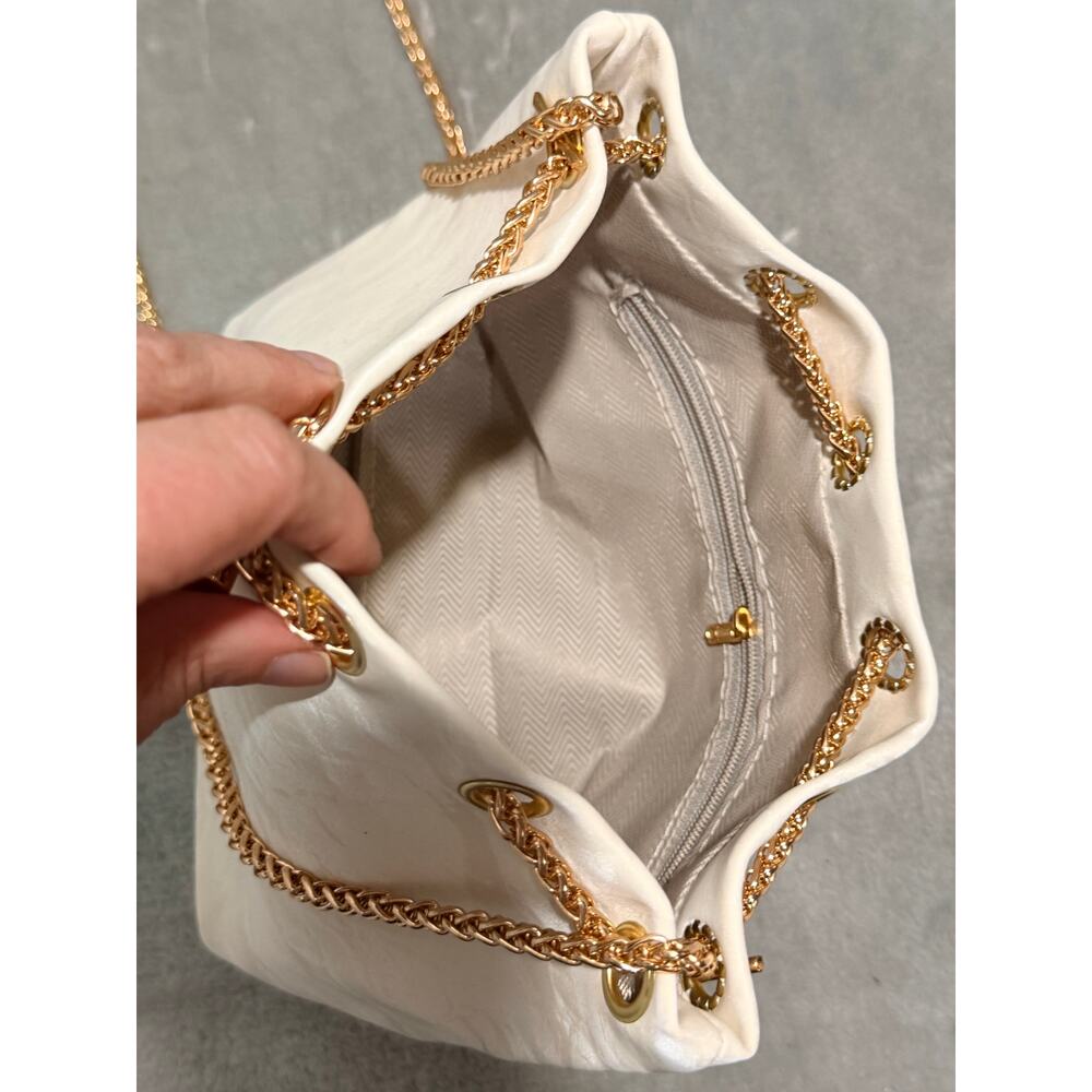 White Pearl Kiss Lock Gold Chain Mini Shoulder Bag Purse - Picture 2 of 8